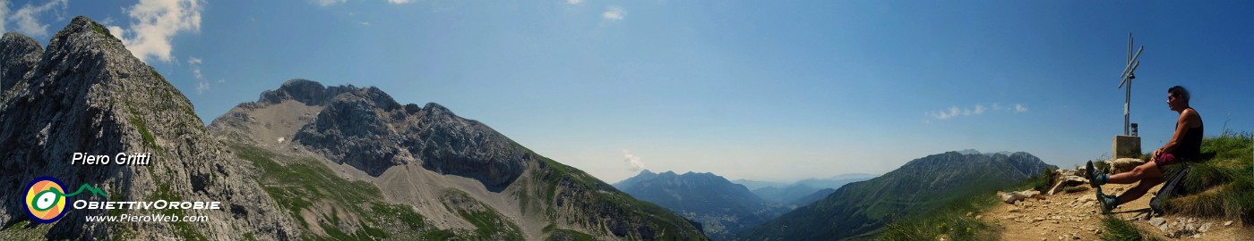 51 Alla croce della Bocchetta di Corna Piana (2078 m).jpg